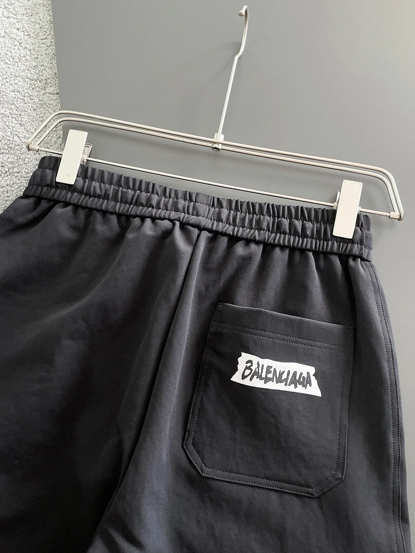 Balenciaga [High Version] 2026 Autumn and Winter latest products, available at counters at the same time, Original product, fashionable casual trousers and casual trousers, using imported original fabrics, top-grade embroidery 🪡 craft letter pattern logo, original hardware accessories decoration, simple yet fashionable, fashionable and handsome upper body, Sizes: M-3XL